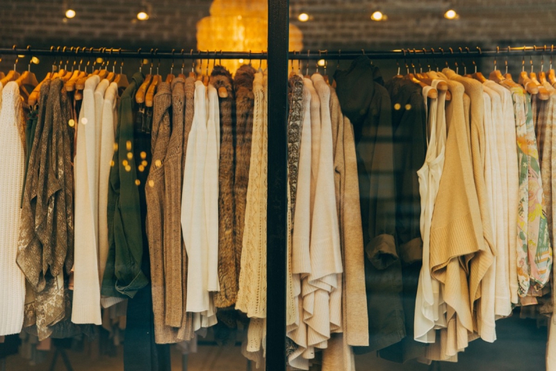 boutique-STE ANASTASIE SUR ISSOLE-min_clothe_fashion_store_shop_window_store_front-21277