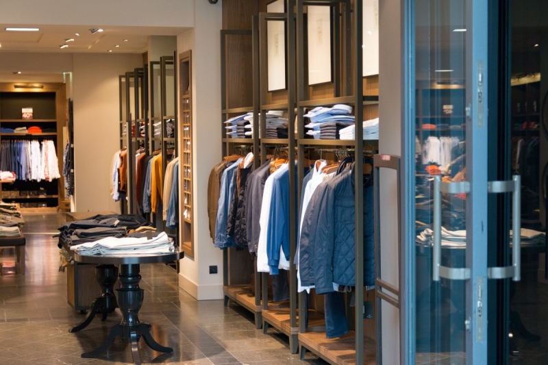 boutique-STE ANASTASIE SUR ISSOLE-min_shop_clothes_clothing_shopping_mall_shopping_kielce_crown_poland-862477